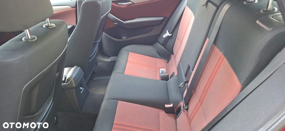 BMW X1 xDrive18d - 16