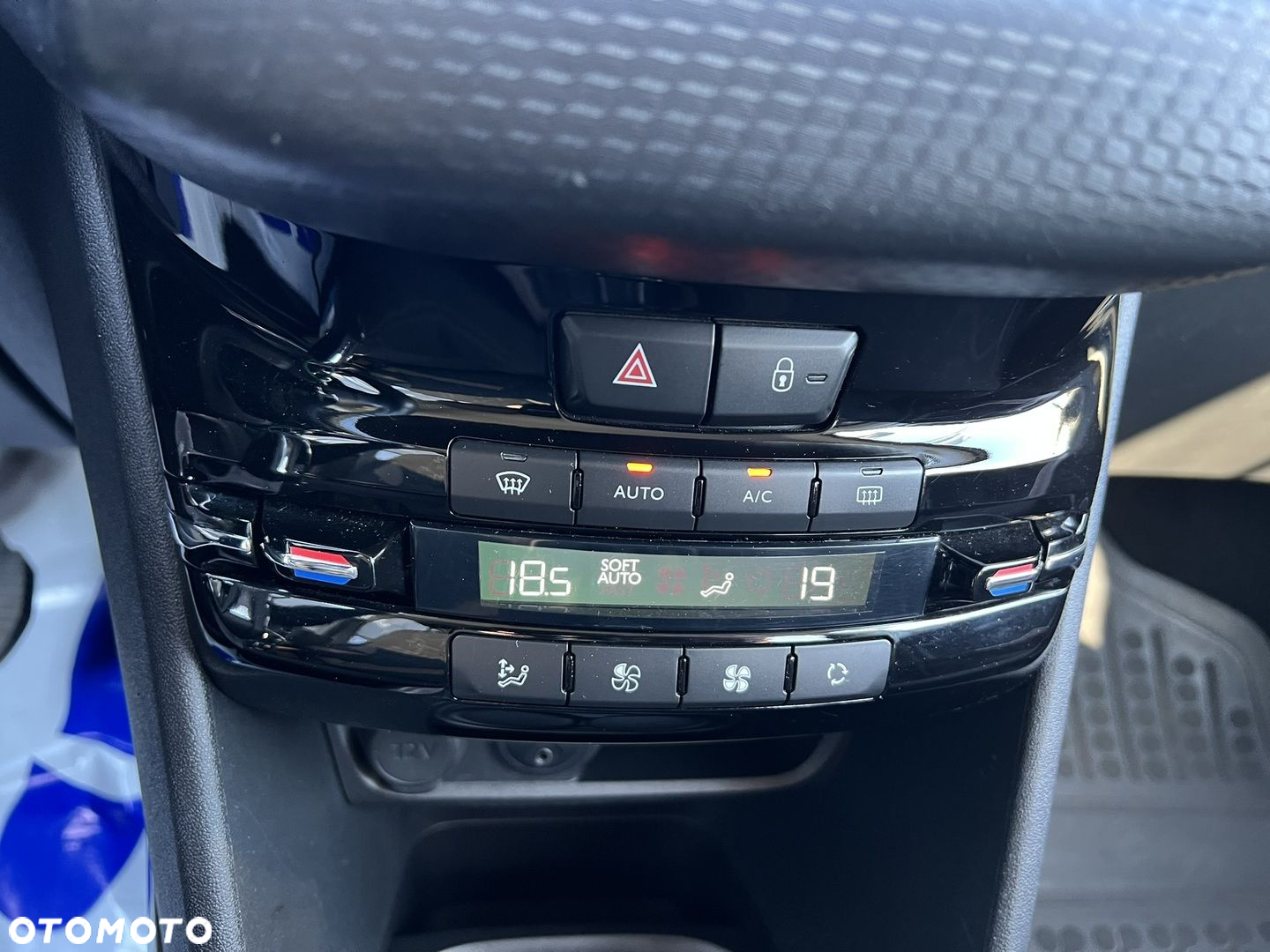 Peugeot 2008 - 12