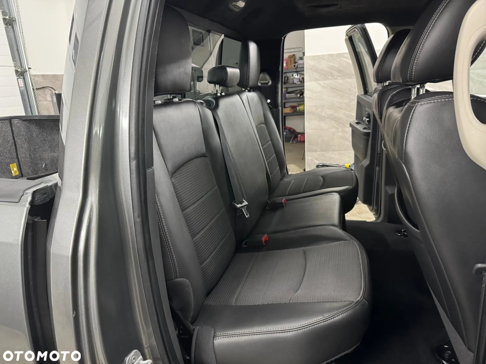 Dodge RAM 1500 5.7 4x4 - 12