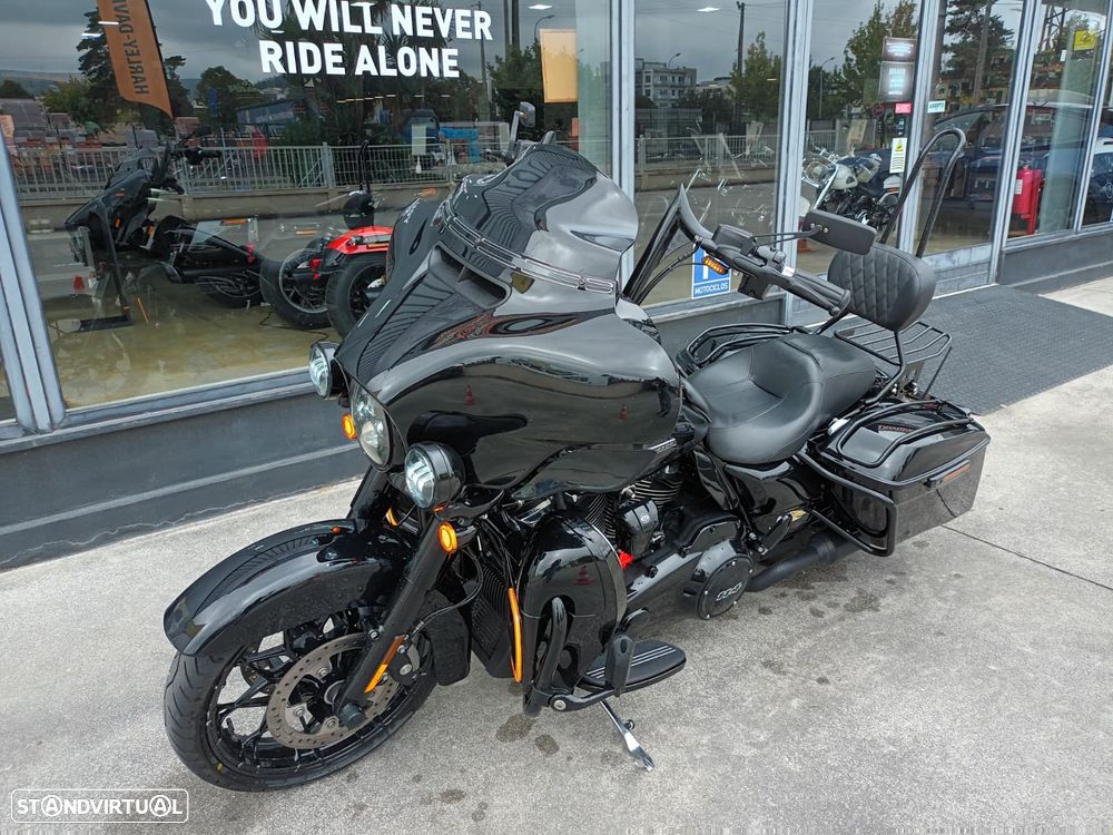 Harley-Davidson FLHXS Street Glide Special - 10