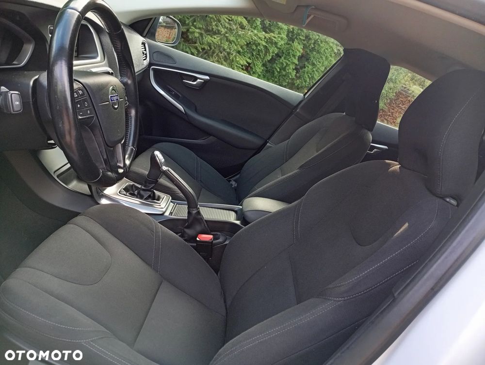 Volvo V40 D2 Momentum - 12