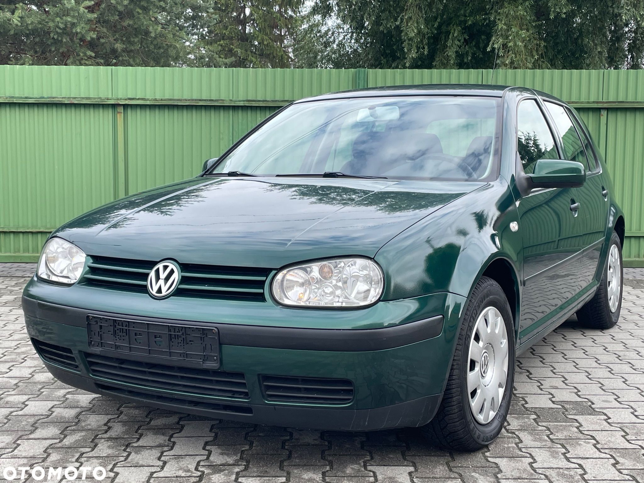 Volkswagen Golf - 1