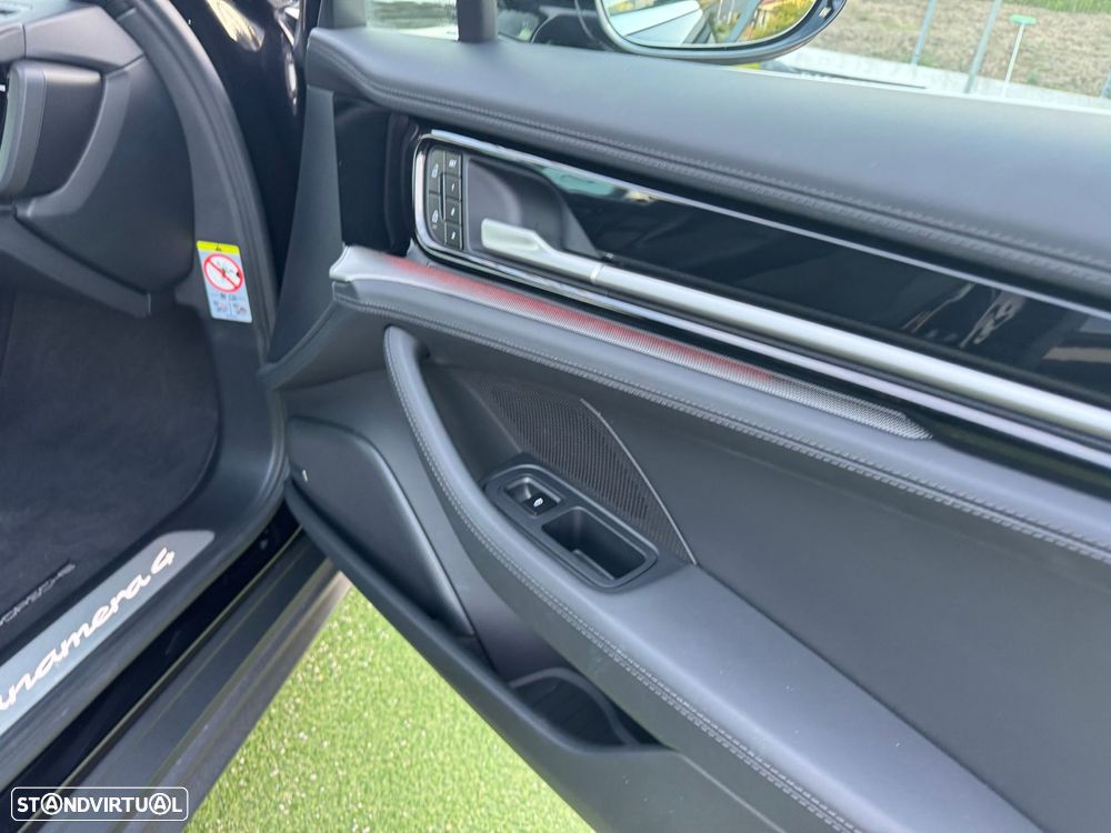 Porsche Panamera 4 E-Hybrid - 48