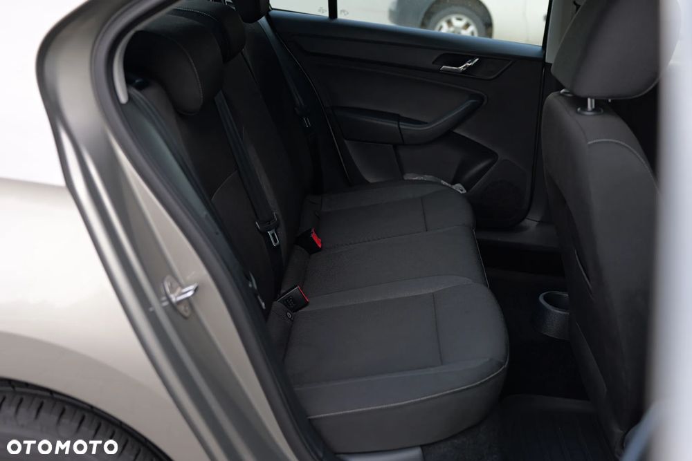 Skoda RAPID - 10