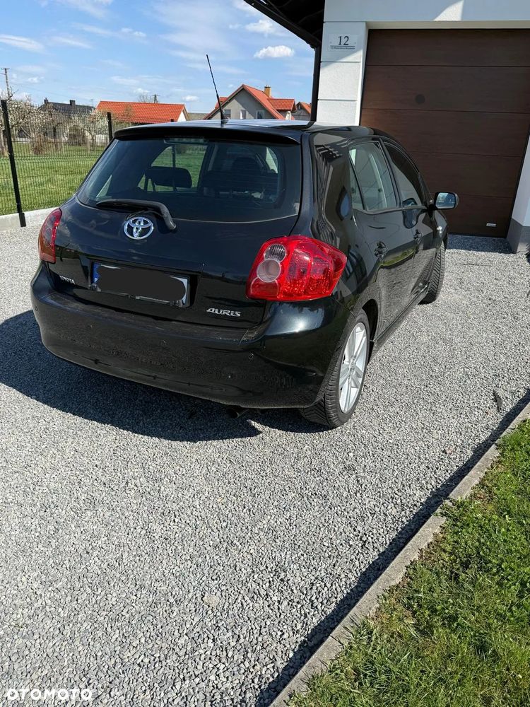 Toyota Auris 2.2 D-4D D-CAT - 2