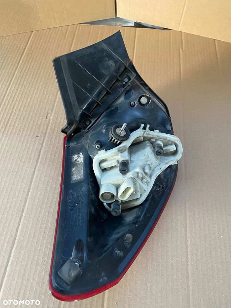 LAMPA PRAWA TYŁ TYLNIA OPEL ASTRA J HB - 2