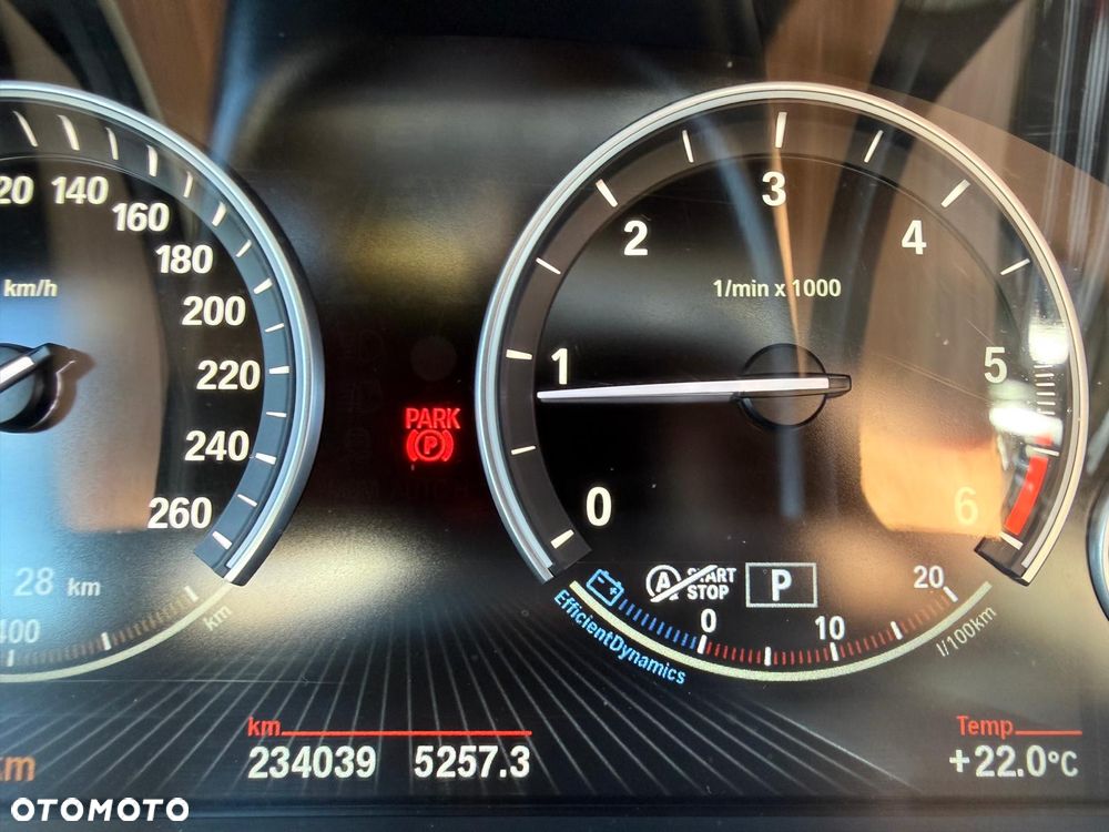 BMW Seria 5 518d Luxury Line - 23
