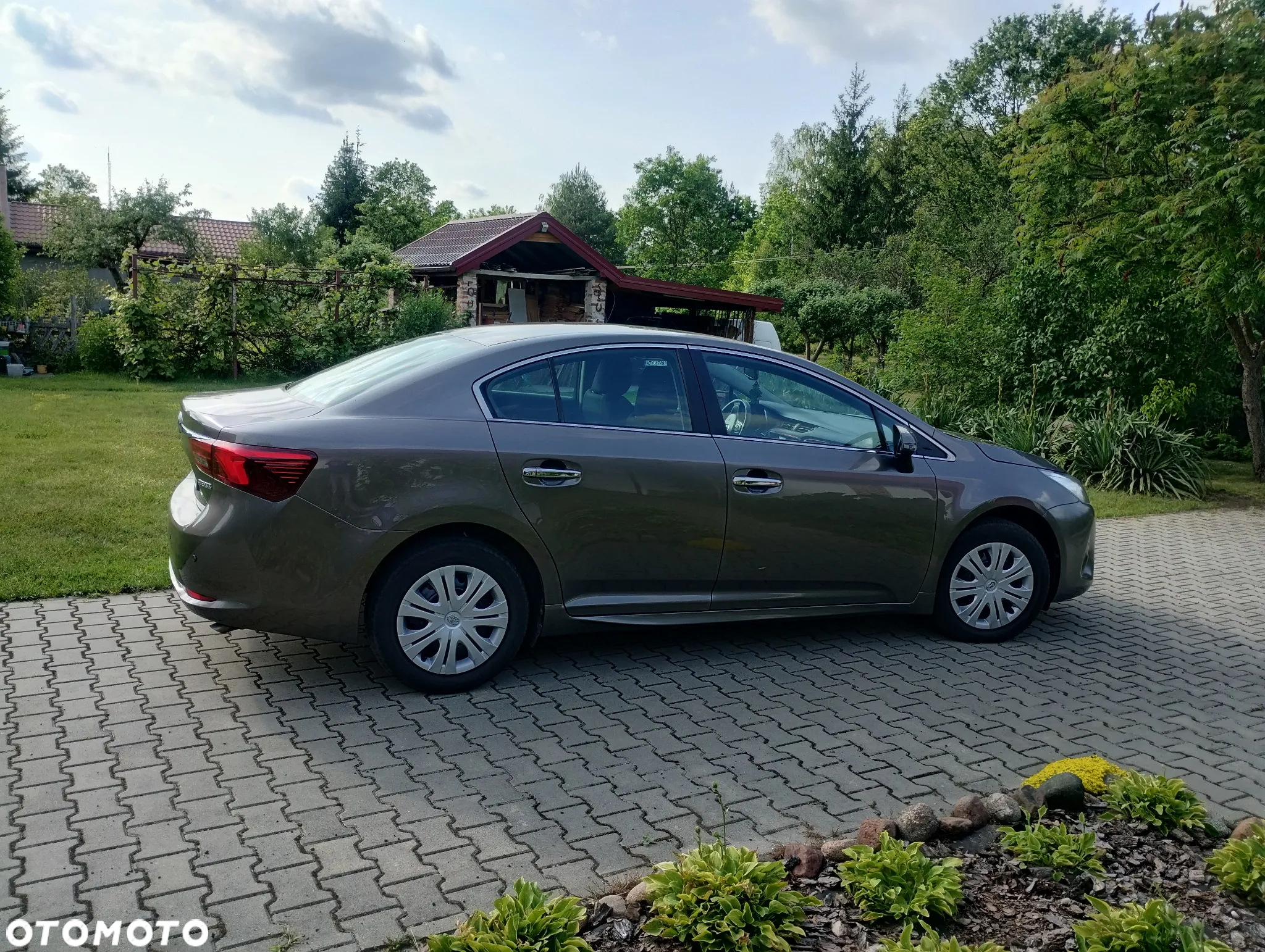 Toyota Avensis - 8