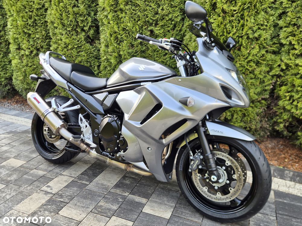 Suzuki GSX - 2
