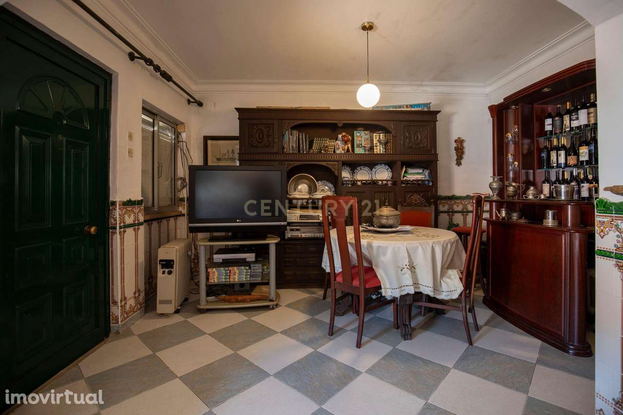 Moradia com charme histórico no Bairro da Palhavã, Setúbal - Grande imagem: 3/46