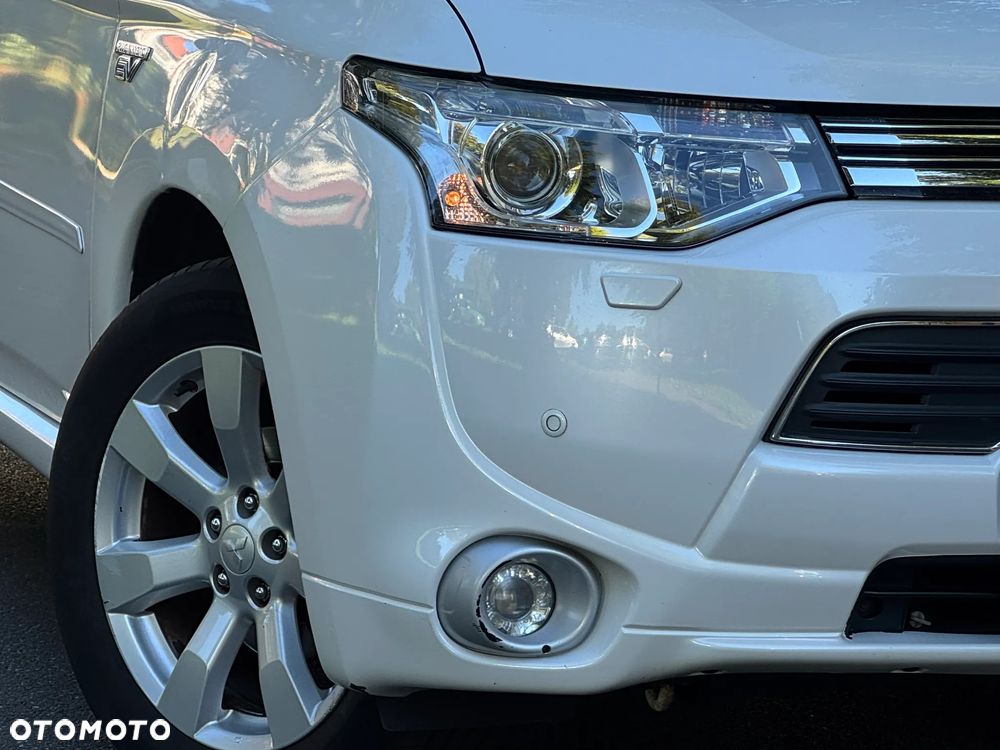Mitsubishi Outlander PHEV Instyle NAVI + - 31