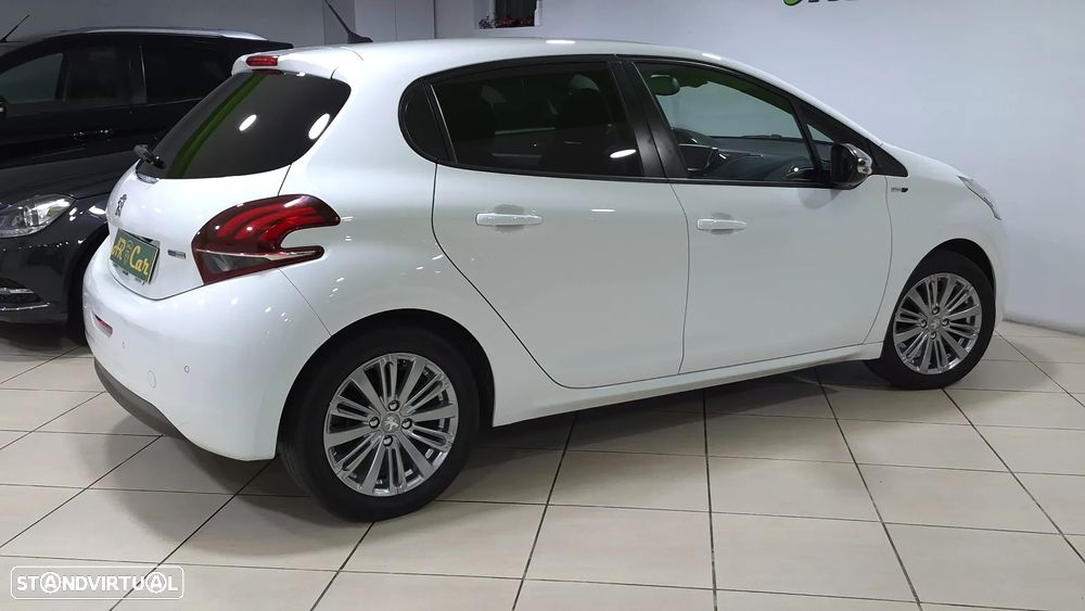 Peugeot 208 1.2 PureTech Style - 4