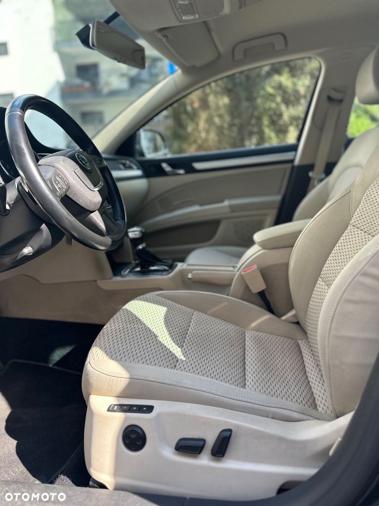 Skoda Superb 1.8 TSI Elegance DSG - 25