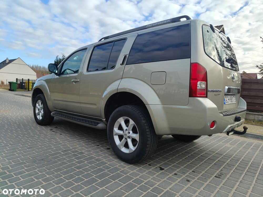 Nissan Pathfinder 2.5 DCi SE - 7