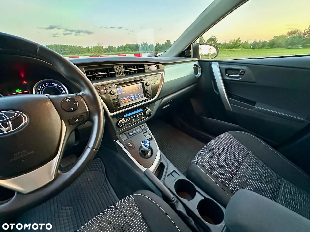 Toyota Auris Hybrid 135 Premium - 27