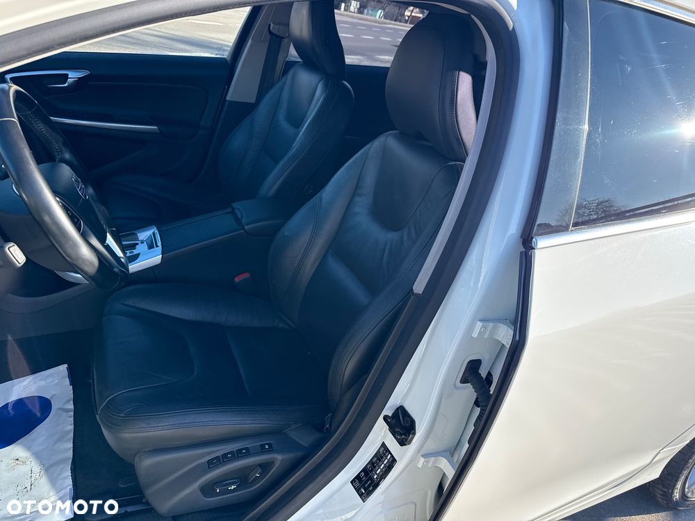 Volvo V60 T6 AWD Geartronic Summum - 11