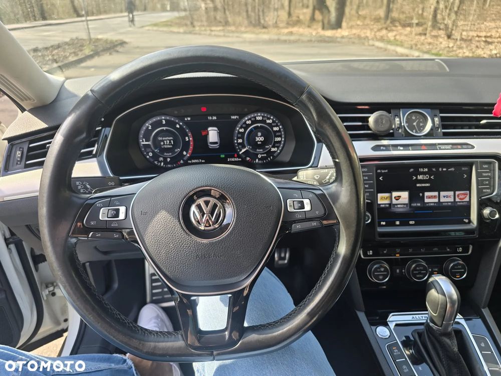 Volkswagen Passat - 12