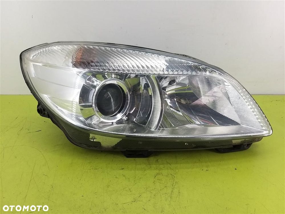 Reflektor lampa przód prawa Skoda Fabia  II 2007-2014 HELLA - 1