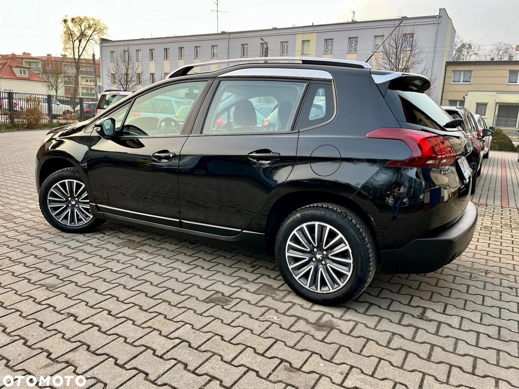 Peugeot 2008 1.2 Pure Tech Style S&S - 6