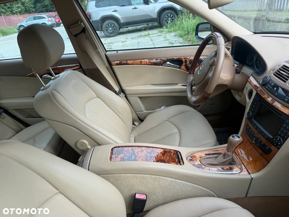 Mercedes-Benz Klasa E 350 4-Matic - 33