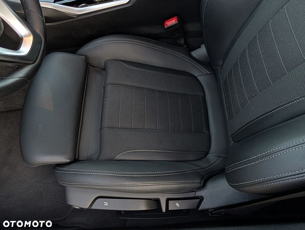 BMW Seria 3 320d MHEV Sport Line - 14