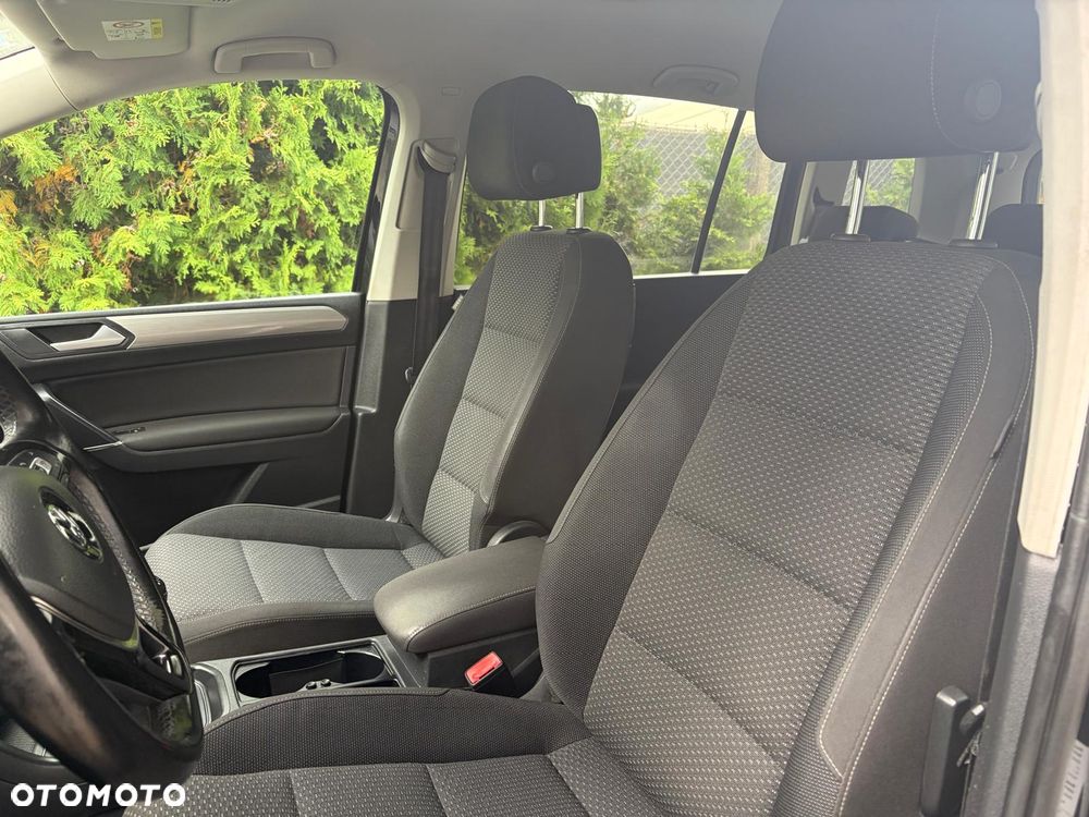 Volkswagen Touran - 13