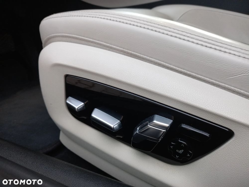 BMW Seria 5 530i xDrive Luxury Line - 21