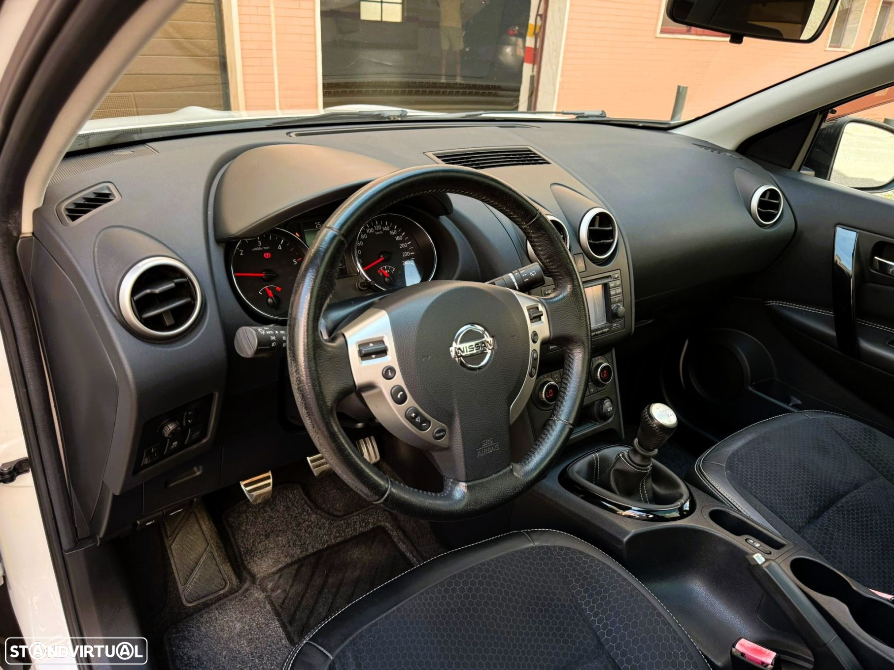 Nissan Qashqai 1.6 dCi N-Connecta 18 - 10