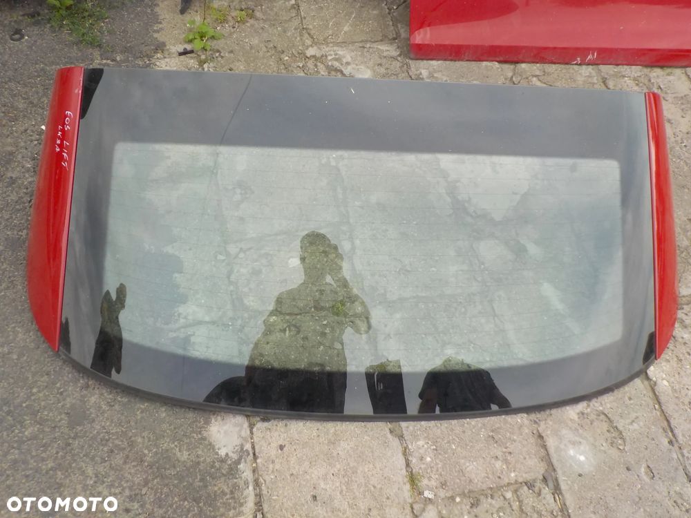 VOLKSWAGEN EOS SZYBA TYŁ TYLNA KOLOR LK3A - 1
