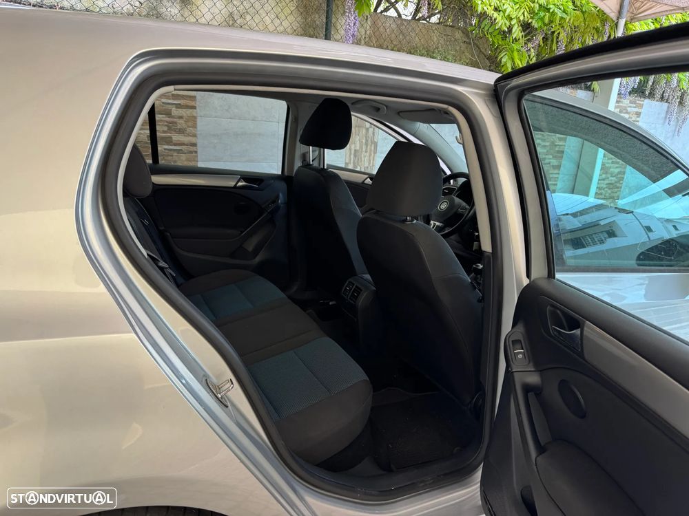 VW Golf 1.6 TDi Trendline BlueMotion - 12