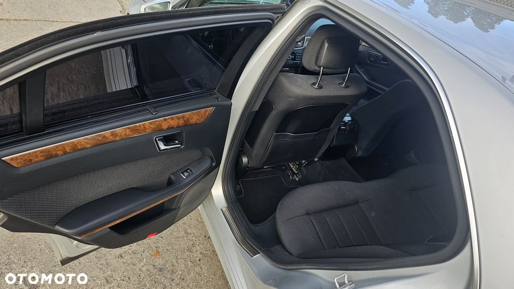 Mercedes-Benz Klasa E 350 CDI DPF BlueEFFICIENCY 7G-TRONIC Elegance - 12