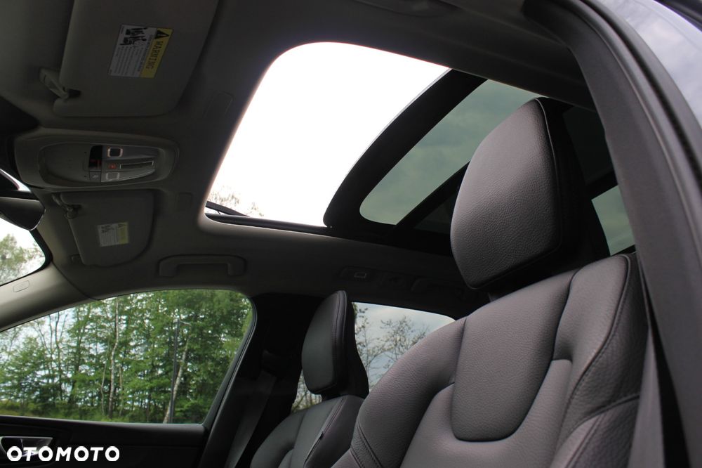 Volvo XC 60 B5 B AWD Plus Black Edition - 2