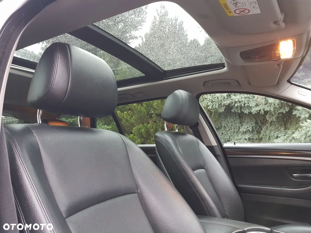 BMW Seria 5 525d Touring Sport-Aut - 28