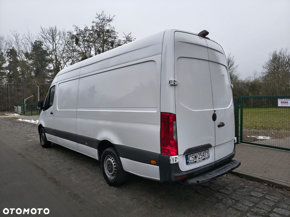 Mercedes-Benz Sprinter - 2