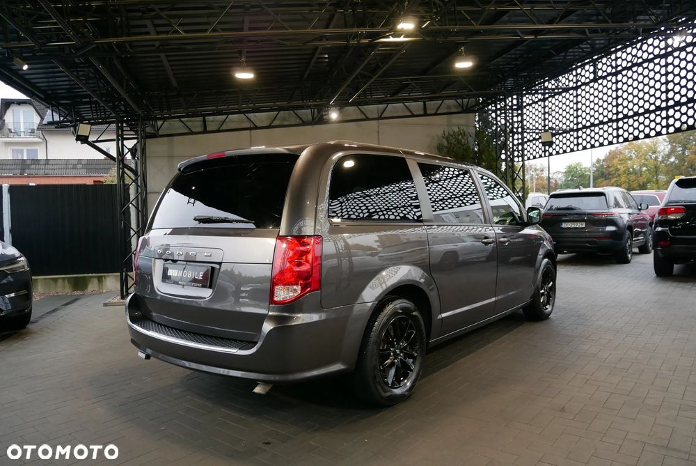 Dodge Grand Caravan - 3