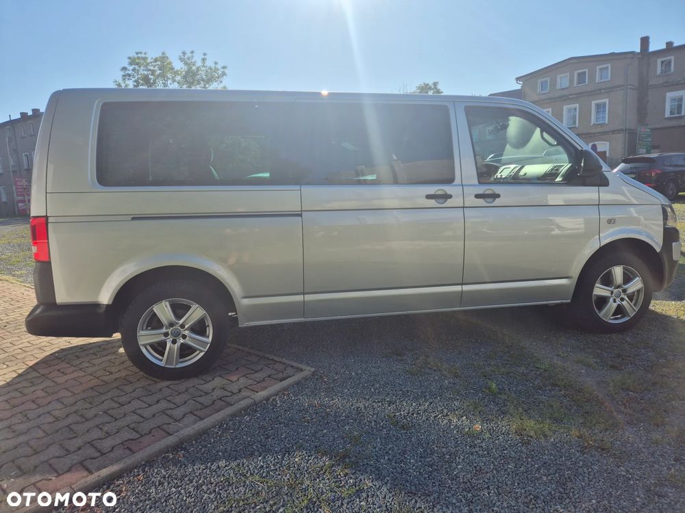 Volkswagen Caravelle - 8