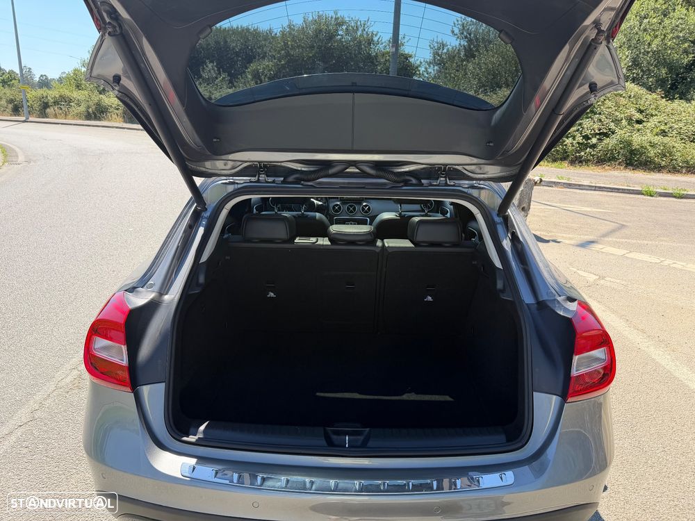 Mercedes-Benz GLA 180 d AMG Line - 16