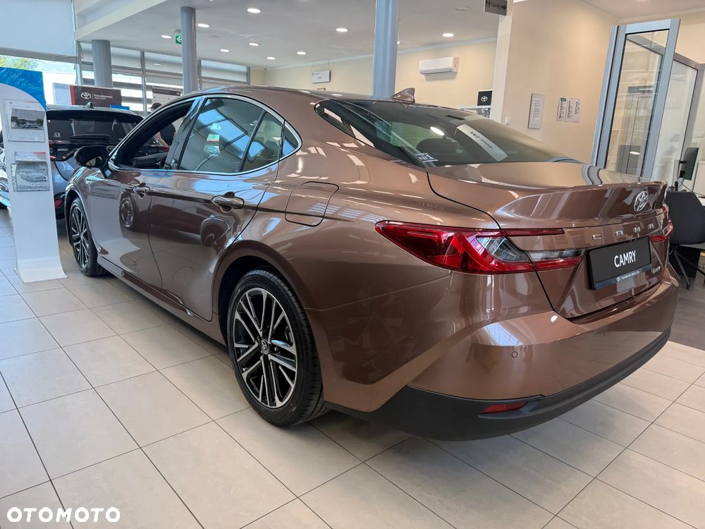 Toyota Camry - 7
