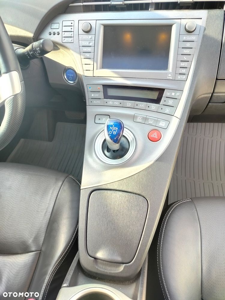 Toyota Prius 1.8 HSD Prestige - 13