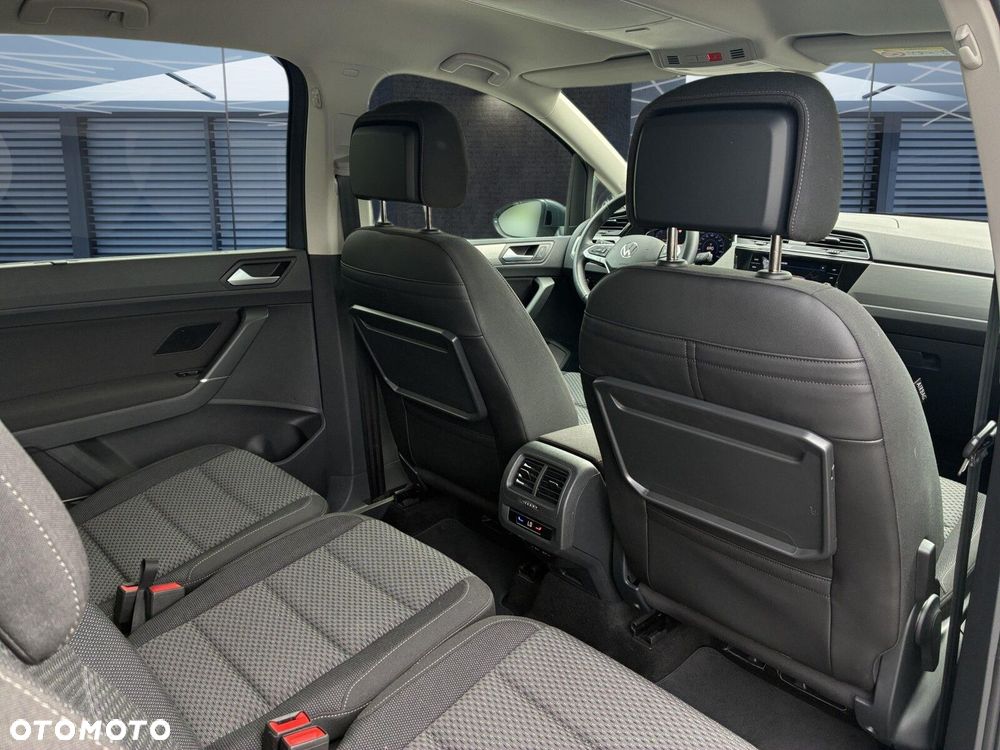 Volkswagen Touran - 28