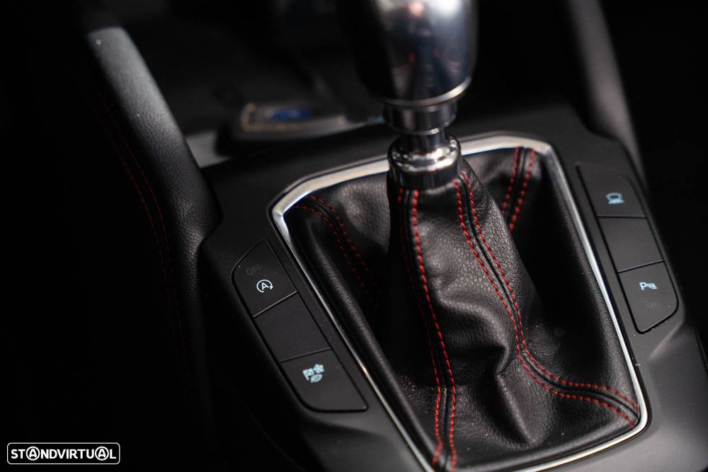 Ford Kuga 1.5 EcoBoost ST-Line X - 19