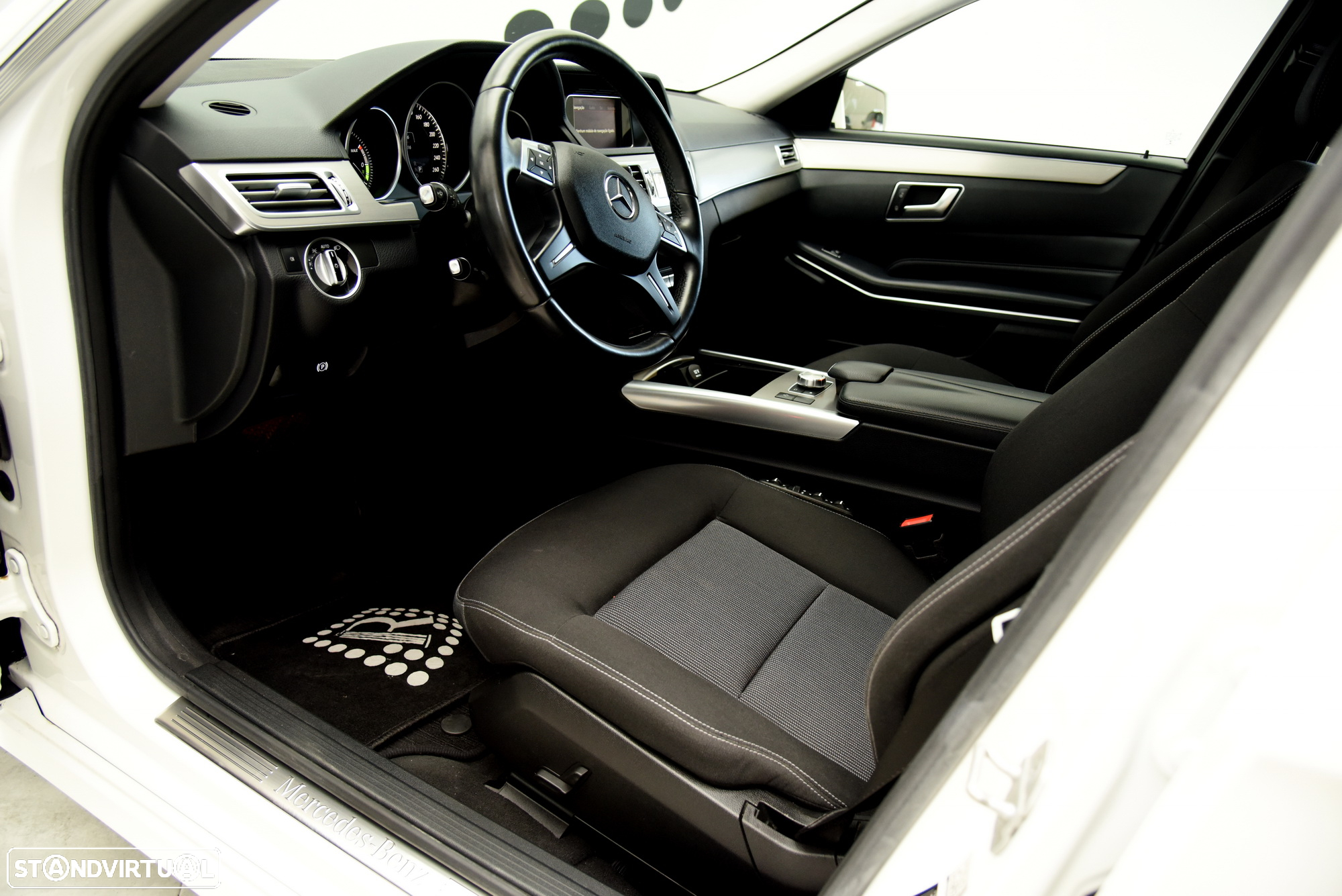 Mercedes-Benz E 300 Bluetec Hybrid Avantgarde - 13