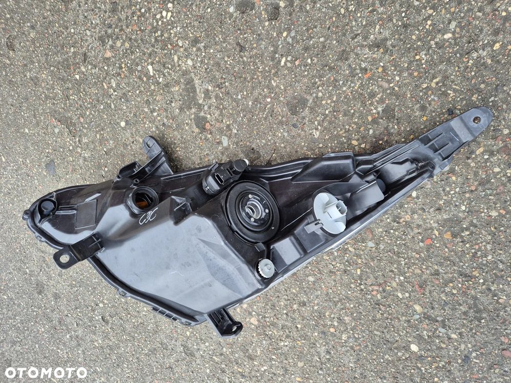 Toyota Aygo 2 II 14- reflektor przedni prawy lampa - 4