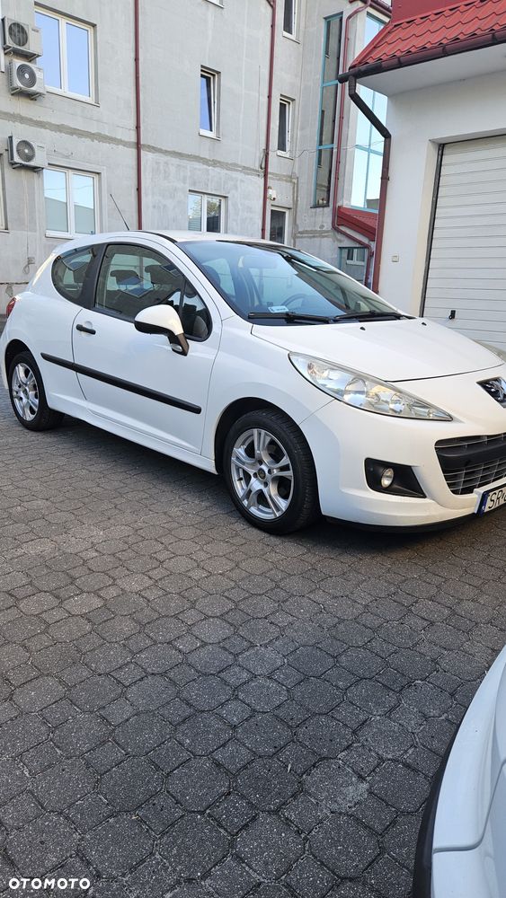 Peugeot 207 - 1