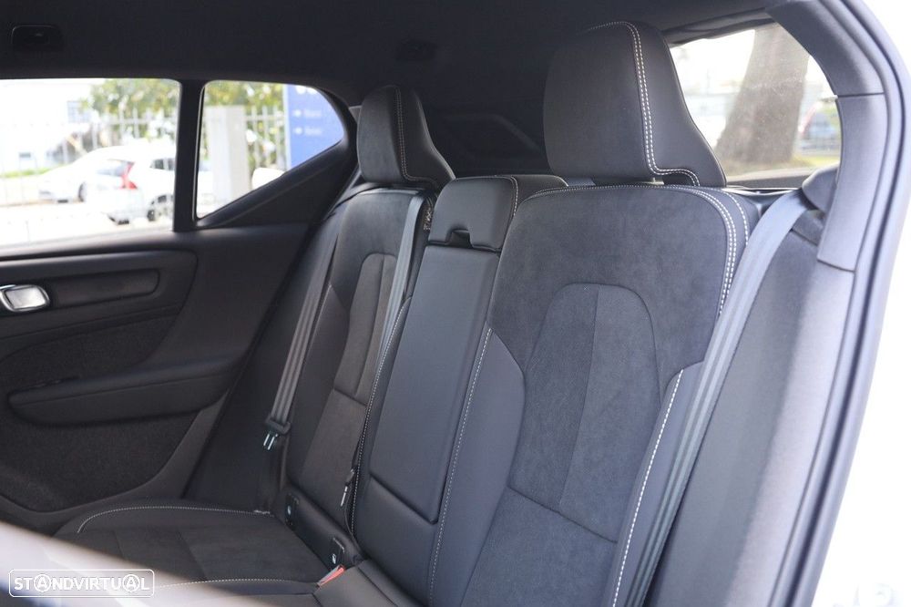 Volvo XC 40 2.0 B3 Plus Dark - 10