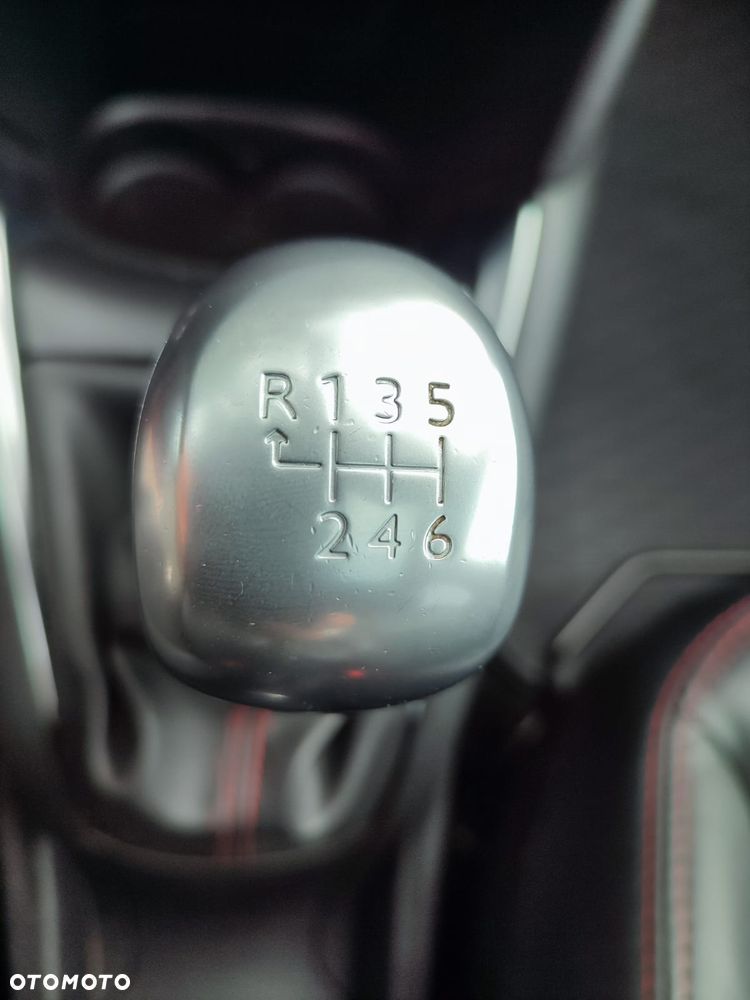 Peugeot 208 - 19