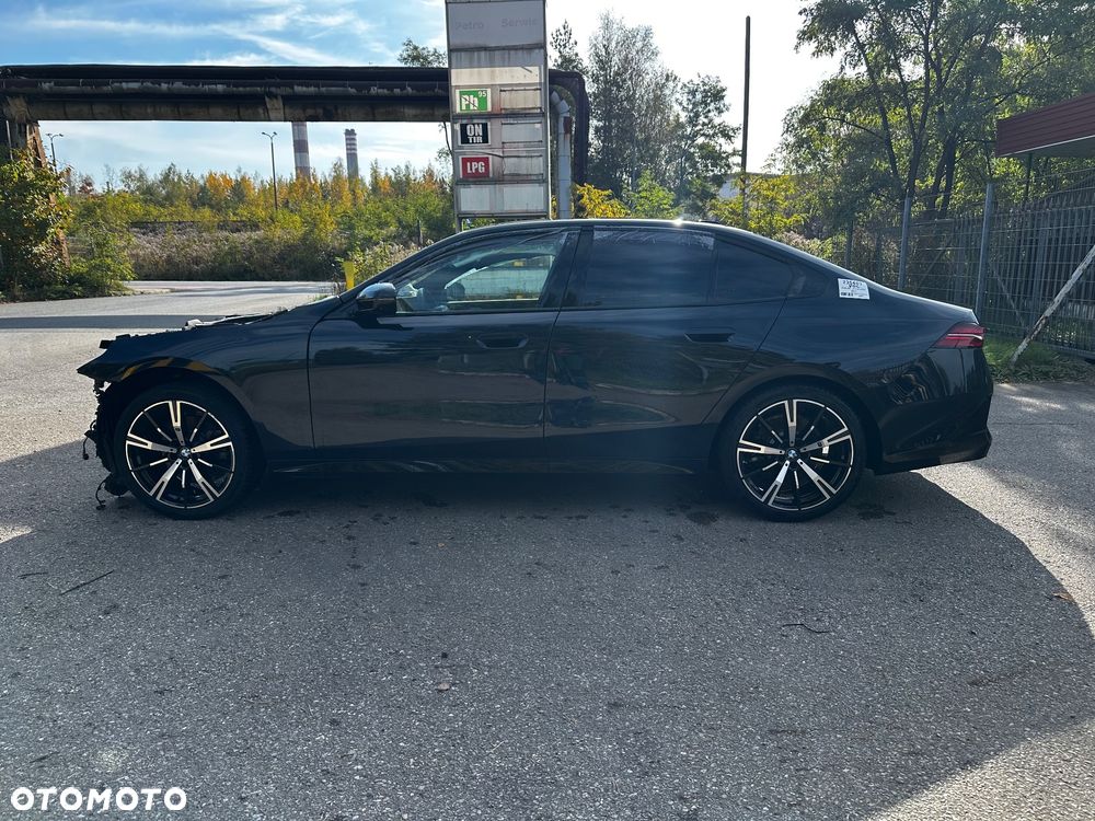 BMW Seria 5 520d xDrive mHEV M Sport - 2