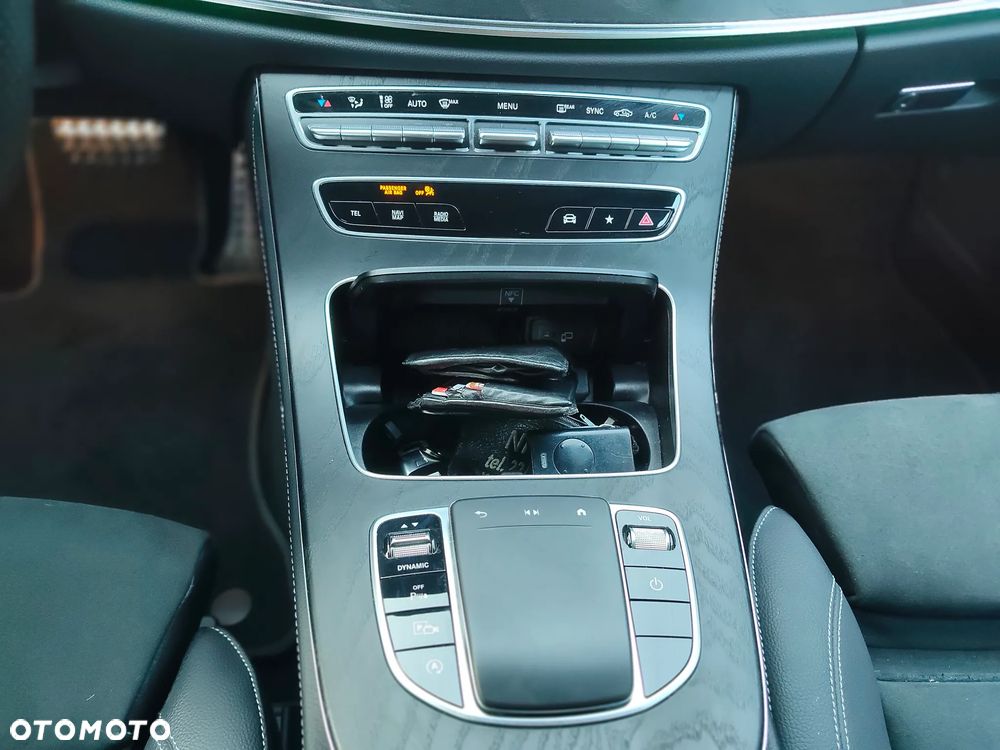 Mercedes-Benz Klasa E 220 d 4-Matic AMG/Avantgarde - 14