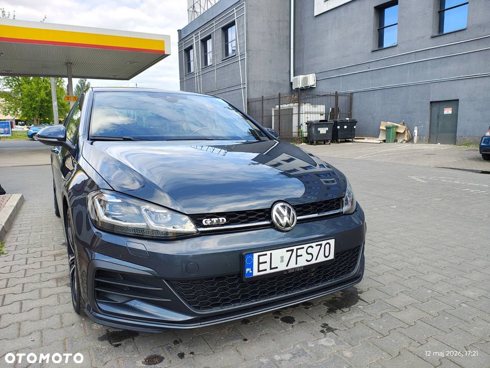 Volkswagen Golf - 1