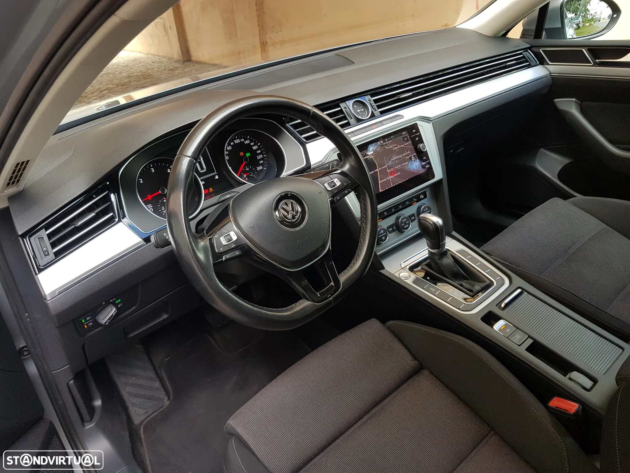VW Passat Variant 1.6 TDI Highline DSG - 15